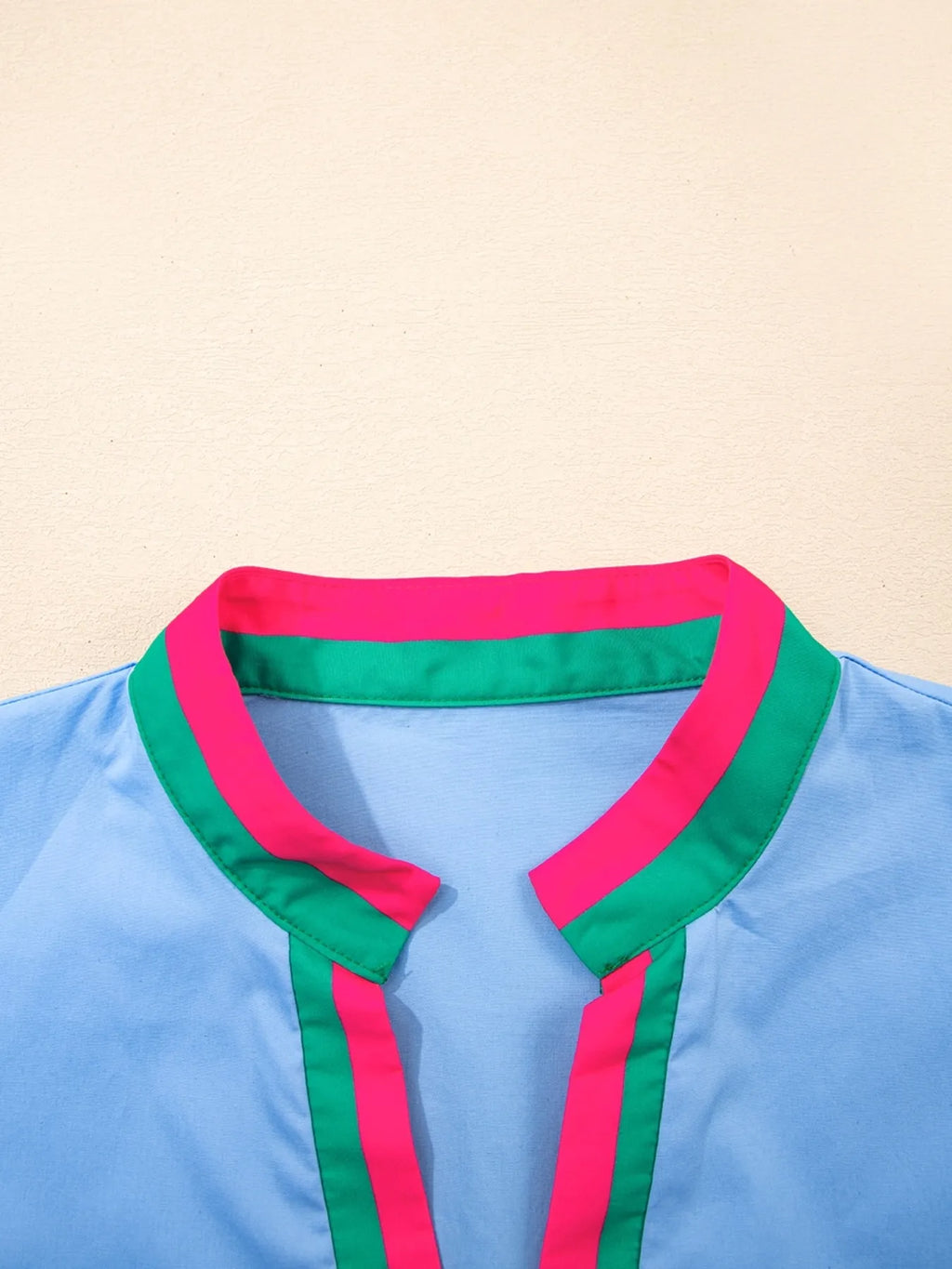 Contrast Trim Notched Short Sleeve Blouse.