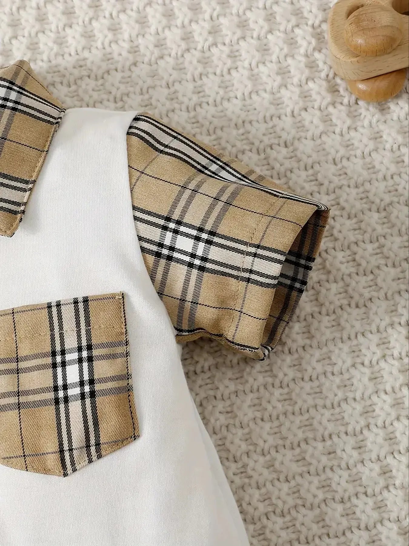 Children's Hat and Plaid Short Sleeve One-Piece Romper.