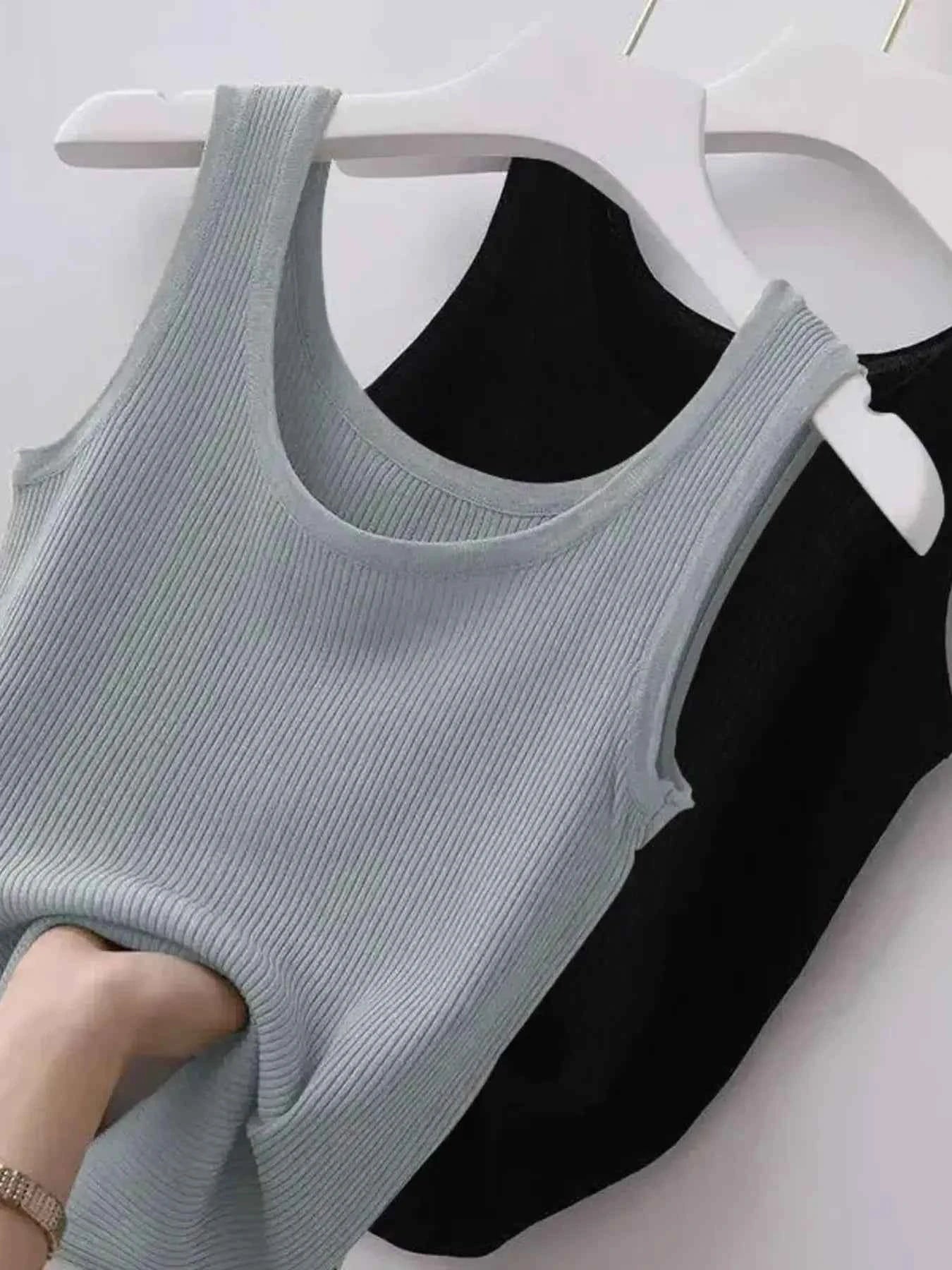 Plus Size Ribbed Knit Scoop Neck Tank Top.