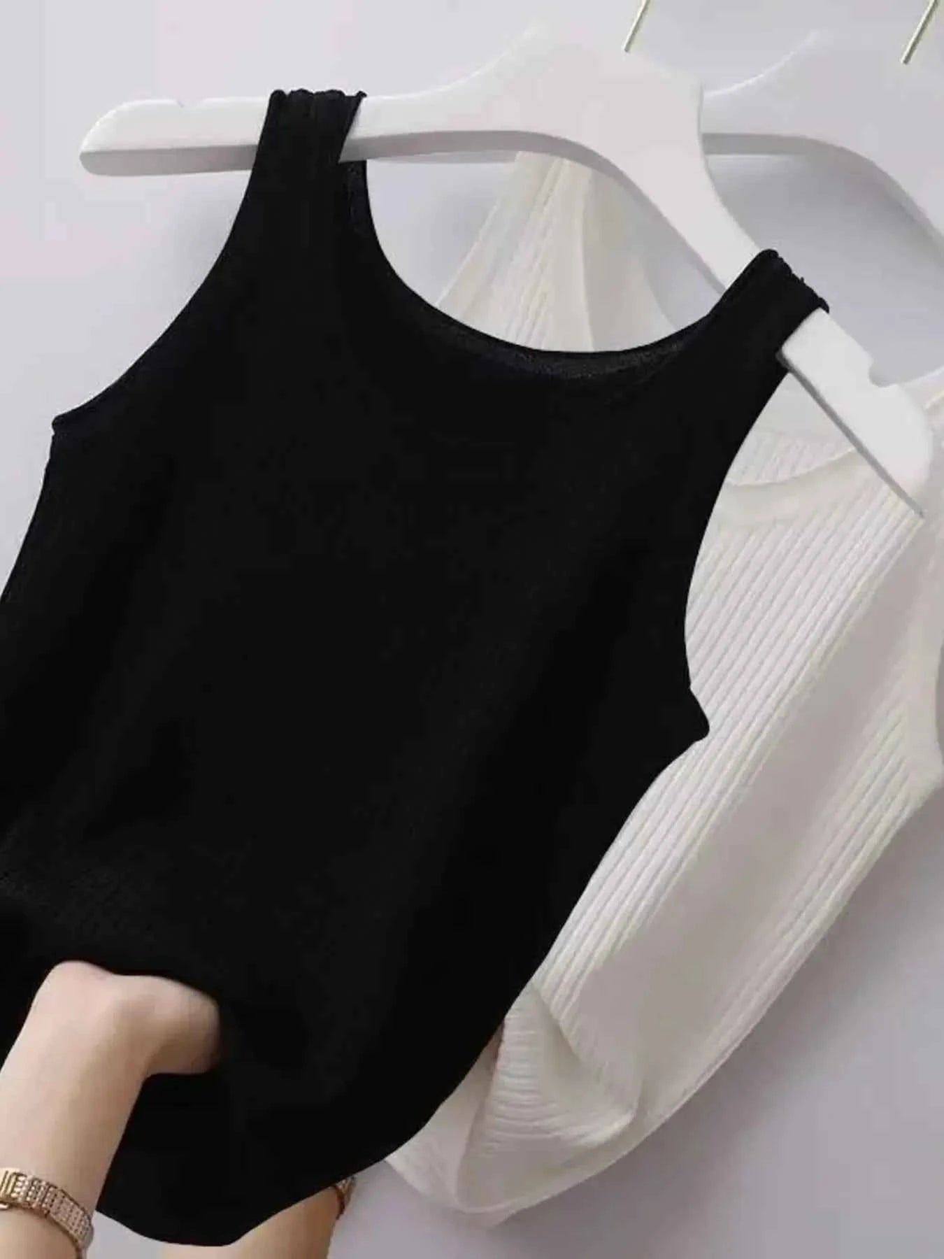 Plus Size Ribbed Knit Scoop Neck Tank Top.