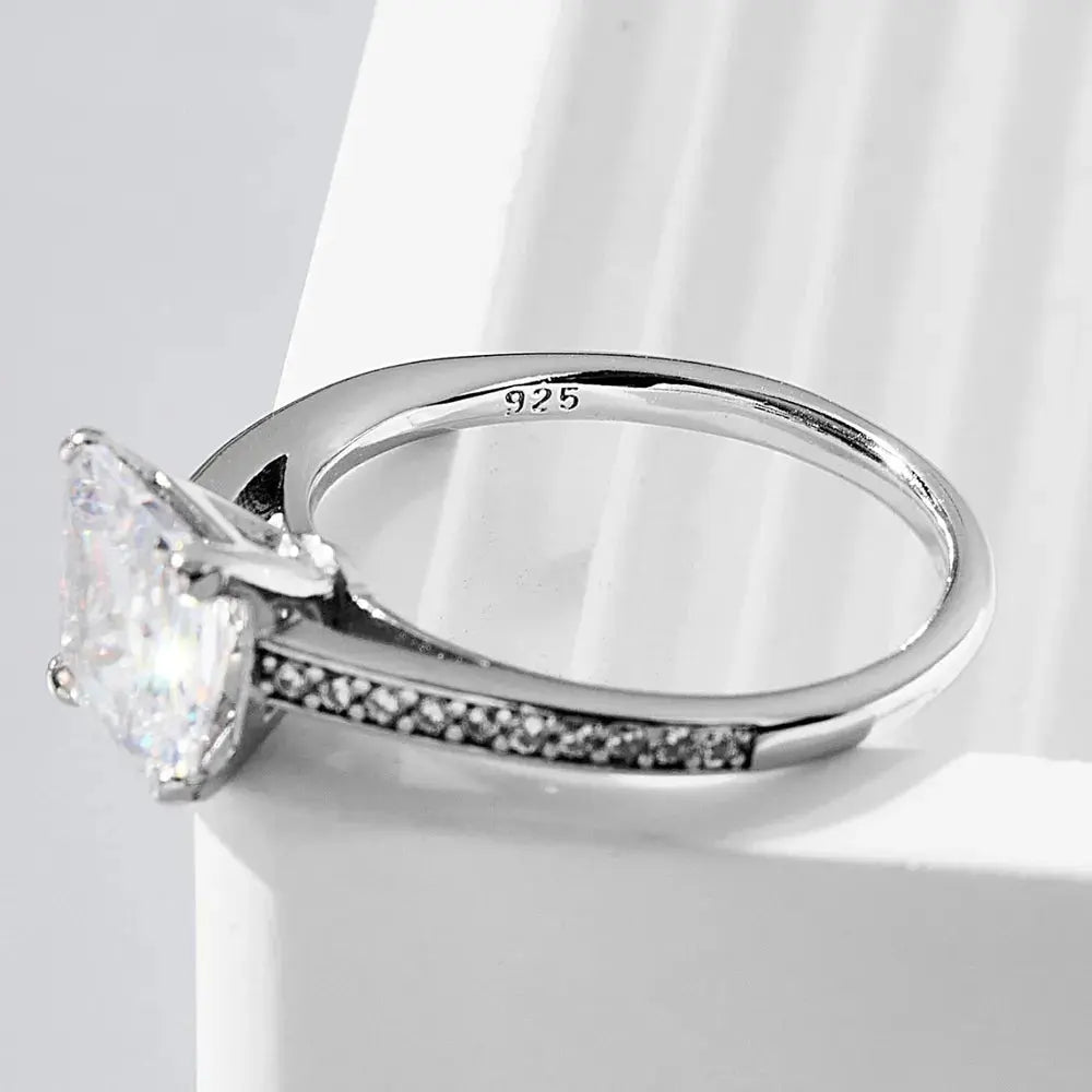 925 Sterling Silver Zircon Ring.