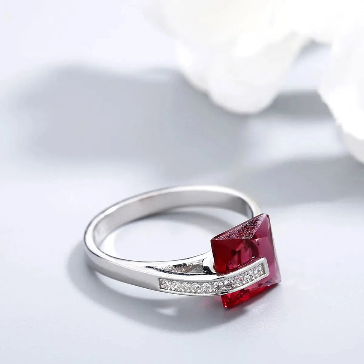 925 Sterling Silver Inlaid Zircon Ring.