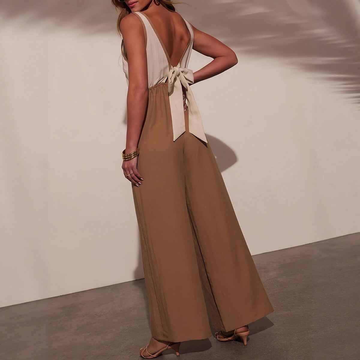 Summer New V-Neck Sleeveless Color-Blocked Wide-Leg Jumpsuit for Women, Fashionable and Elegant Jumpsuit