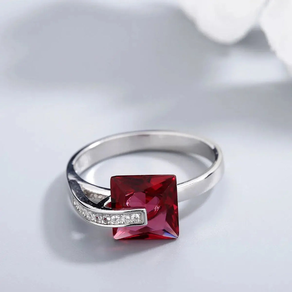925 Sterling Silver Inlaid Zircon Ring.