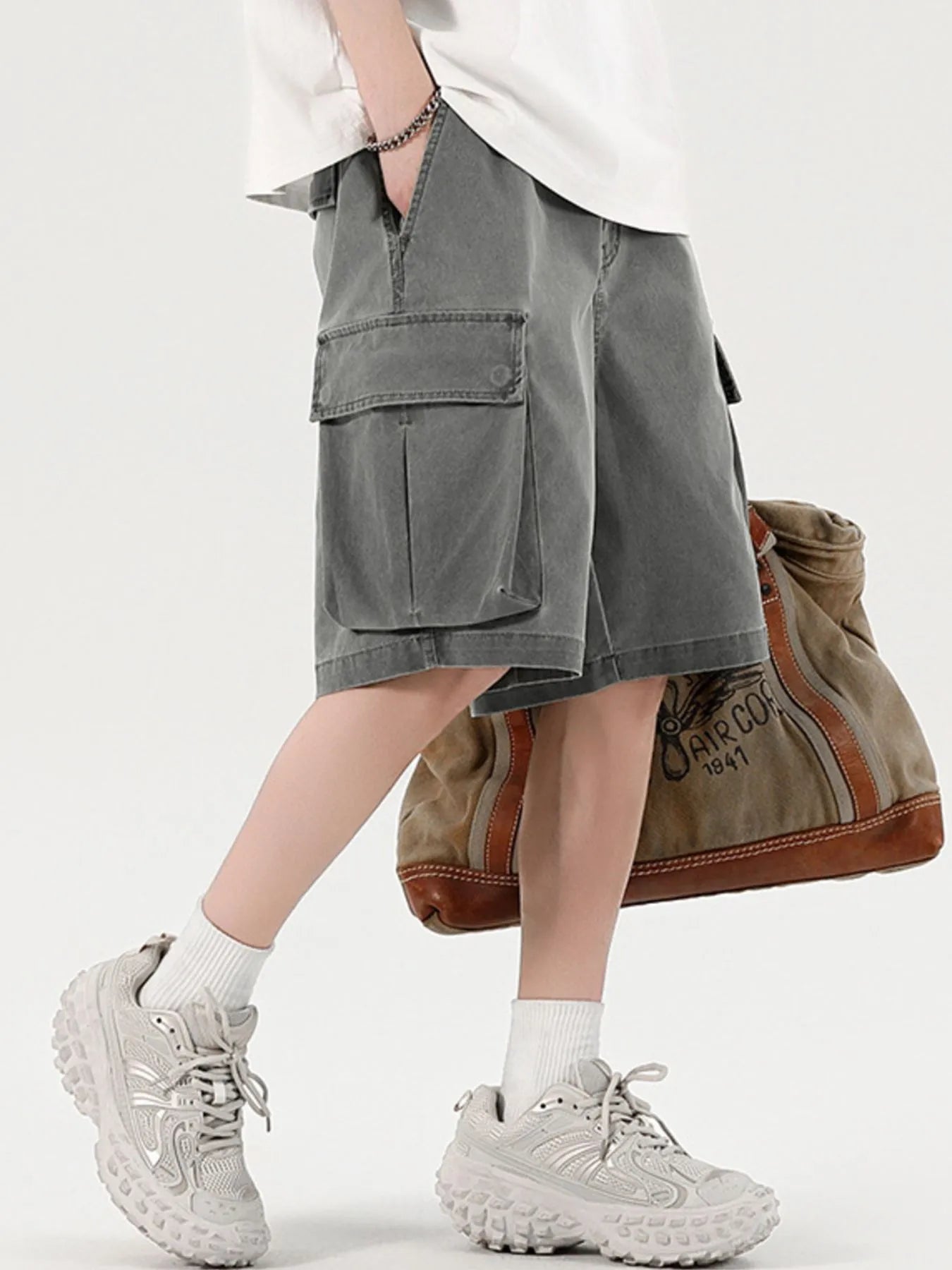 Men's Elastic Waistband Cargo Shorts.