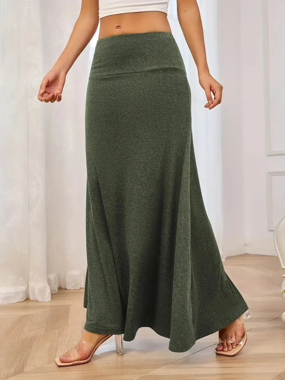 Solid Elastic Waist Maxi Skirt.