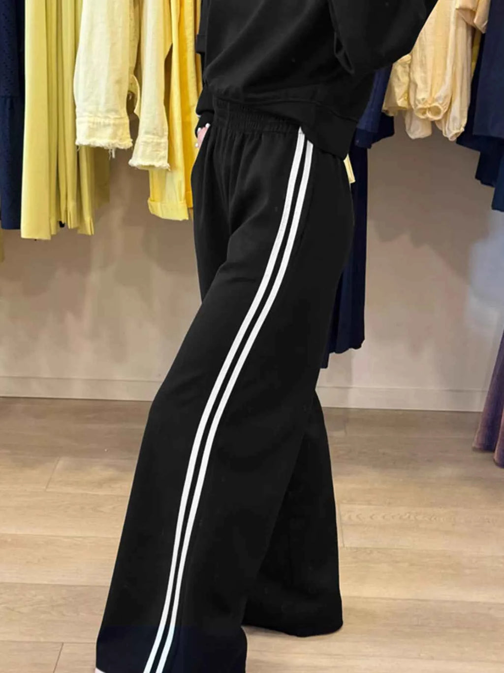 Striped Detail Crewneck Top and Elastic Sweatpants 2pcs Set.