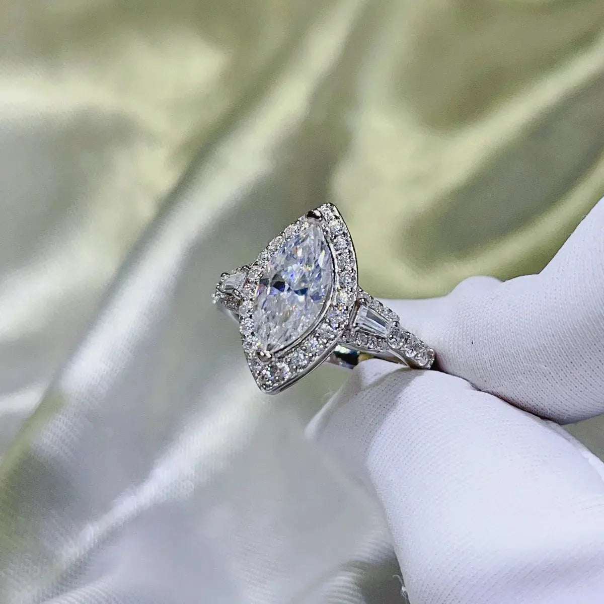 2 Carat Moissanite 925 Sterling Silver Ring.