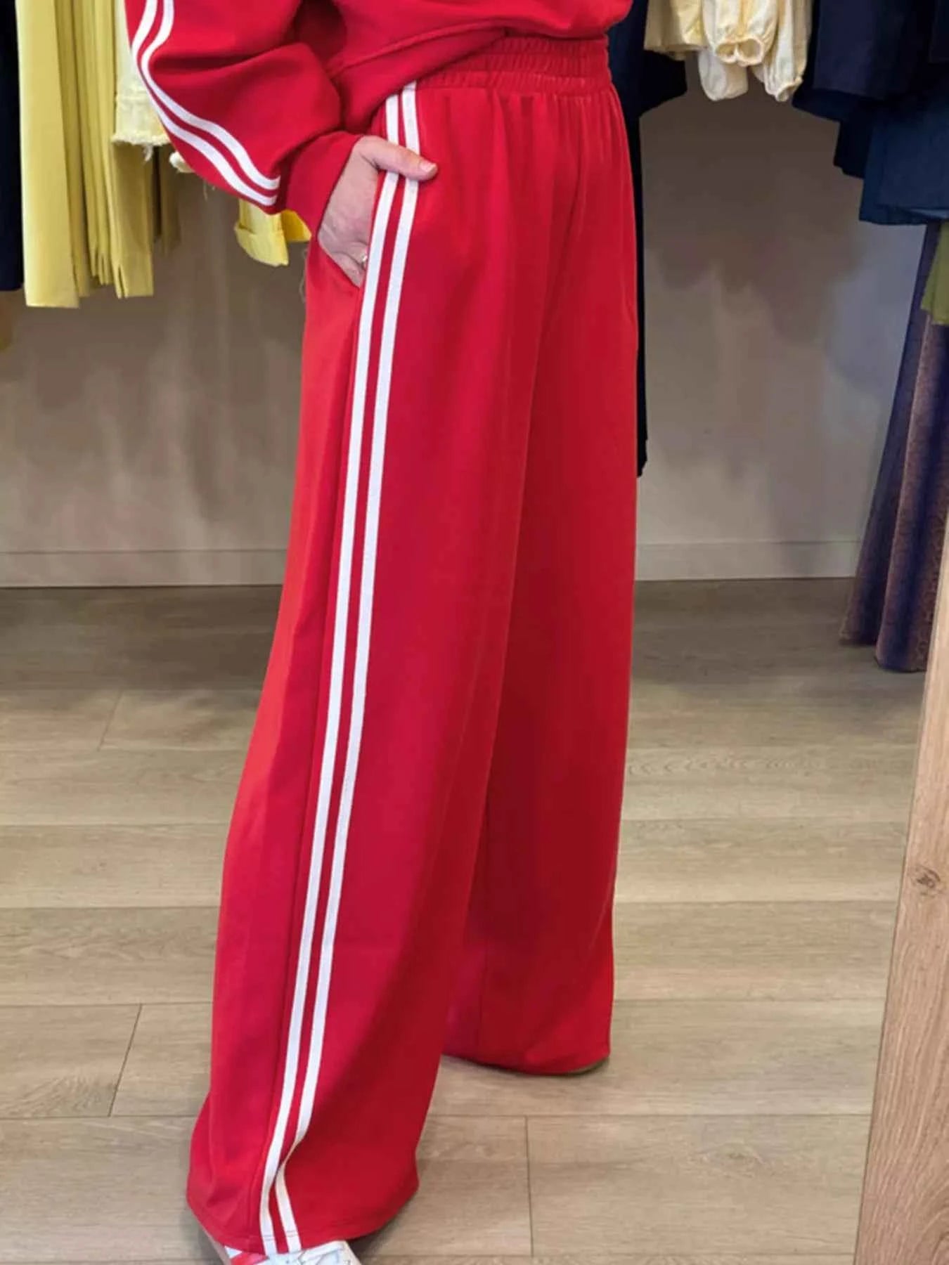 Striped Detail Crewneck Top and Elastic Sweatpants 2pcs Set.