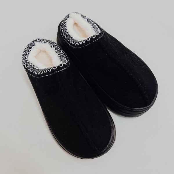 Cozy Cloud Slippers – Soft Lined Winter Comfort