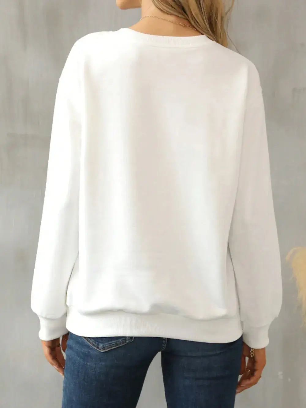 Cat Round Neck Long Sleeve Sweatshirt.