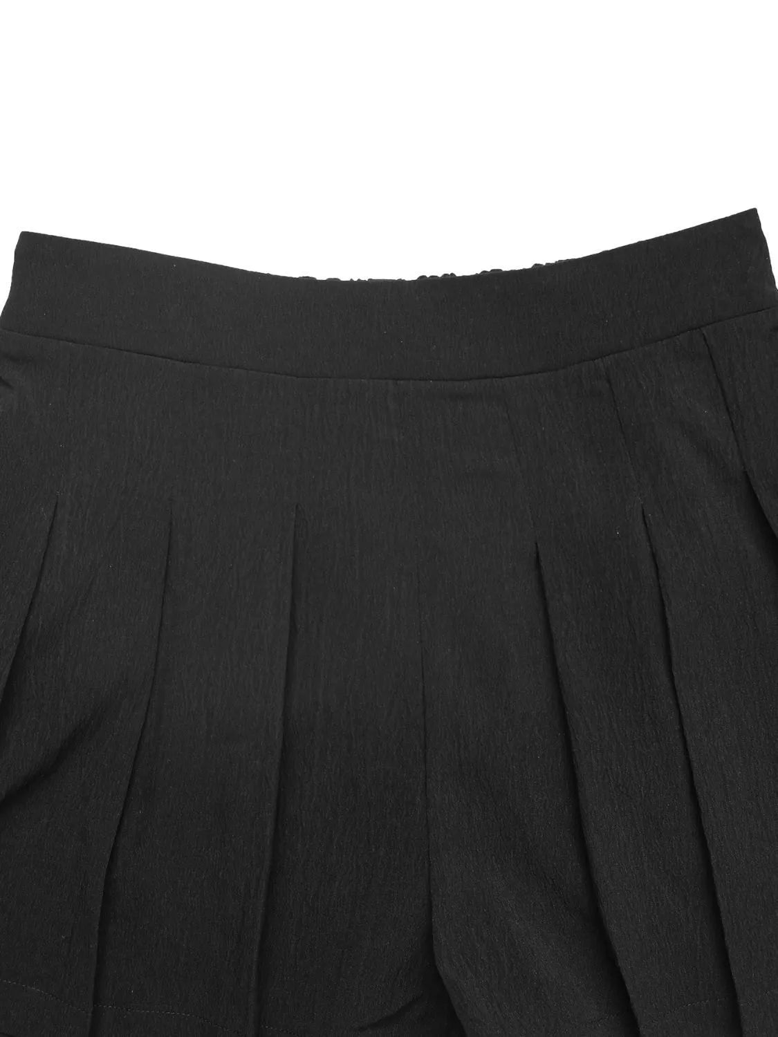 Pleated Shorts with Pockets.
