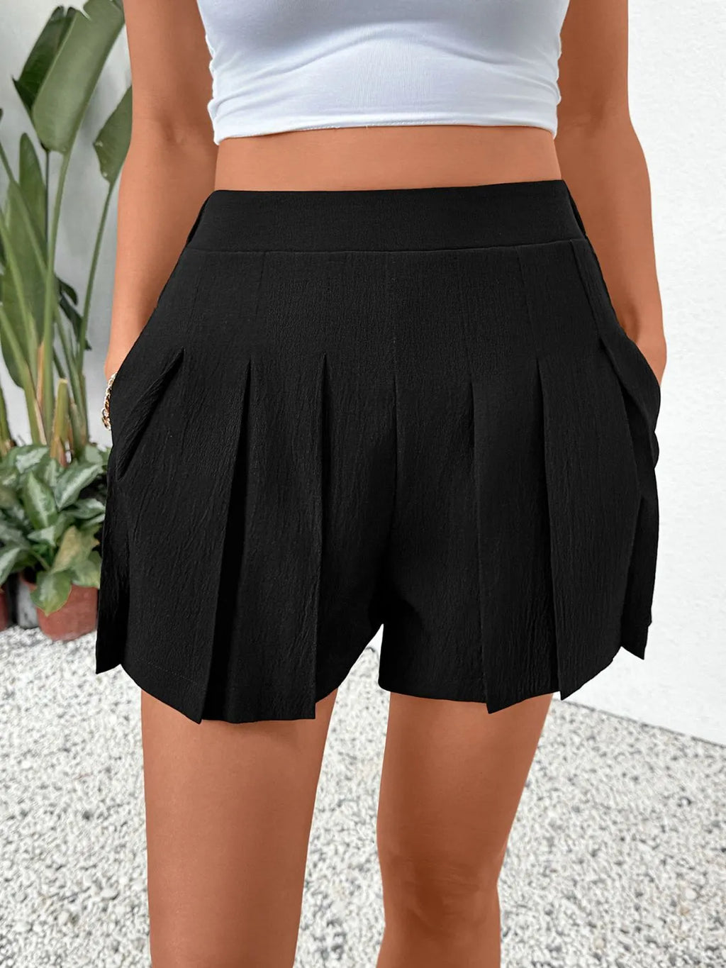 Pleated Shorts with Pockets.