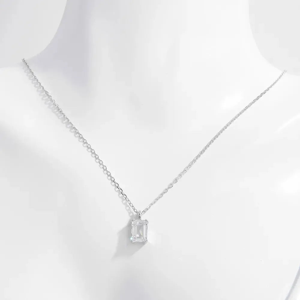 925 Sterling Silver Zircon Pendant Necklace.