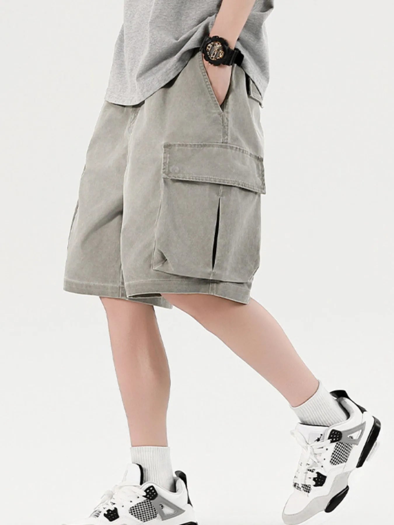 Men's Elastic Waistband Cargo Shorts.