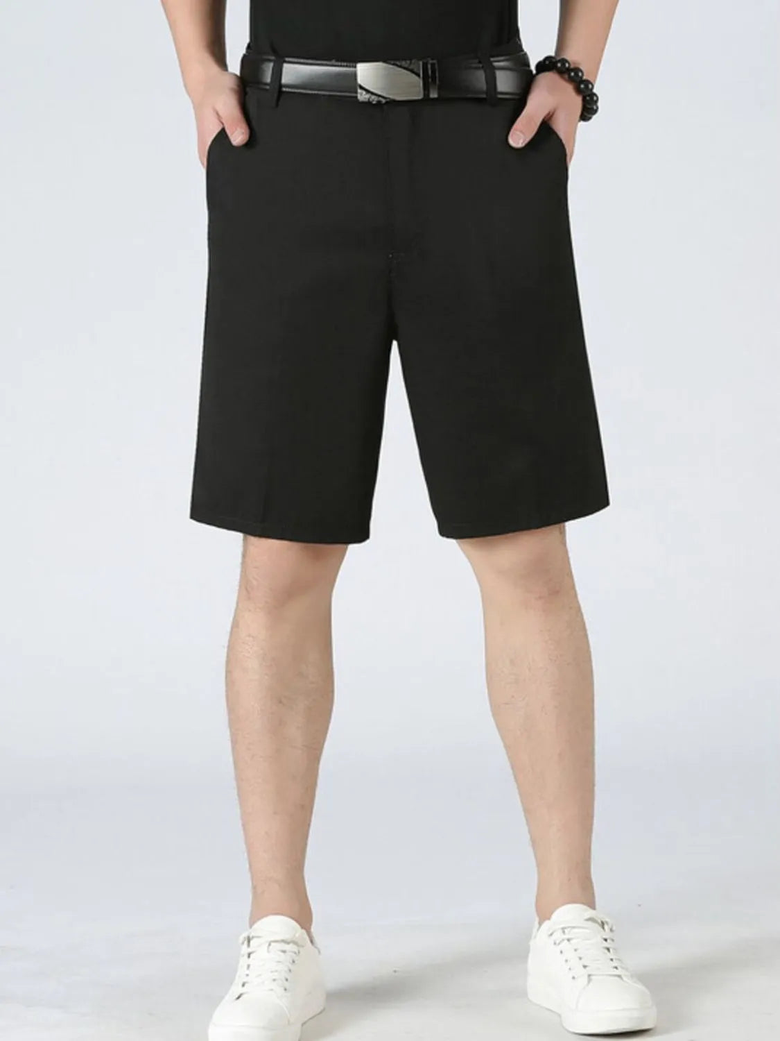 Men's Loose Fit Pocketed Shorts.