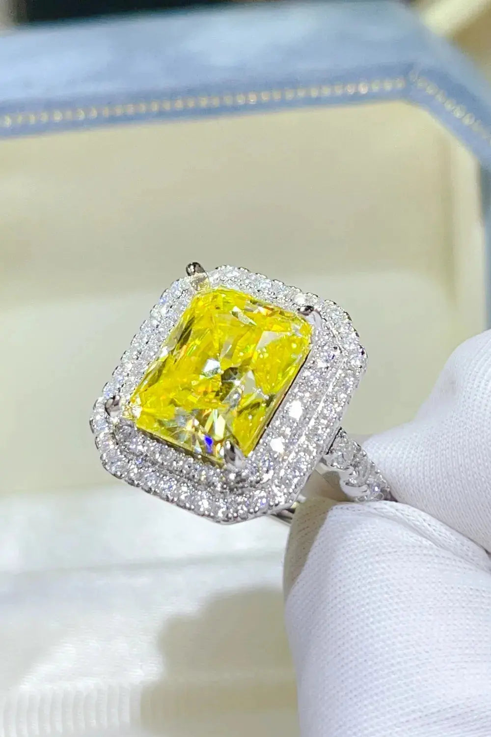 2 Carat Moissanite 925 Sterling Silver Ring.