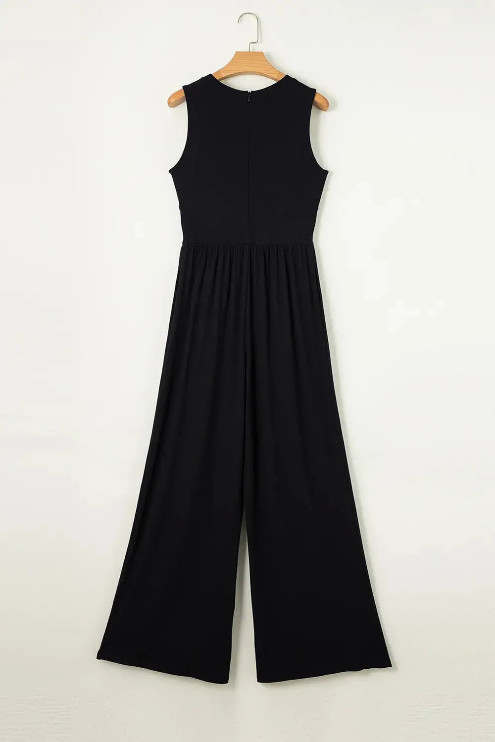 Round Neck Sleeveless Jumpsuit.