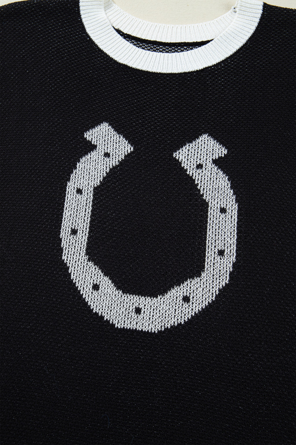 Black Horse Shoe Pattern Contrast Trim Short Sleeve Sweater