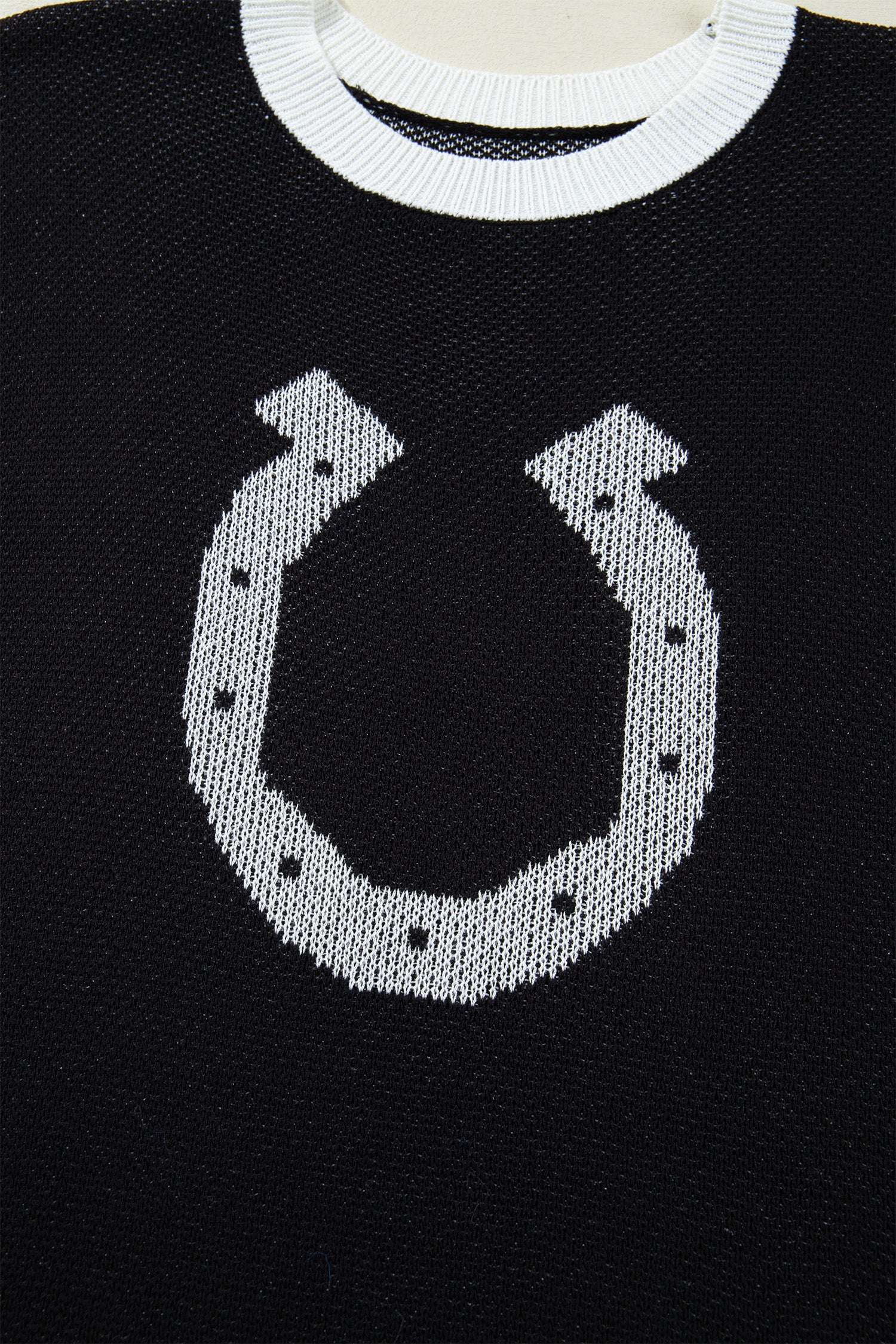 Black Horse Shoe Pattern Contrast Trim Short Sleeve Sweater