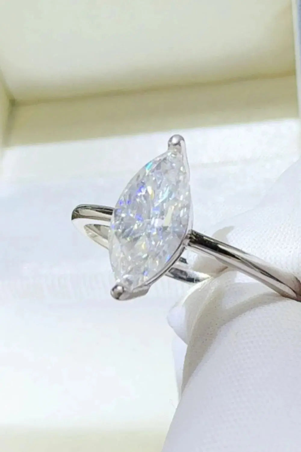 2 Carat Moissanite 925 Sterling Silver Ring.