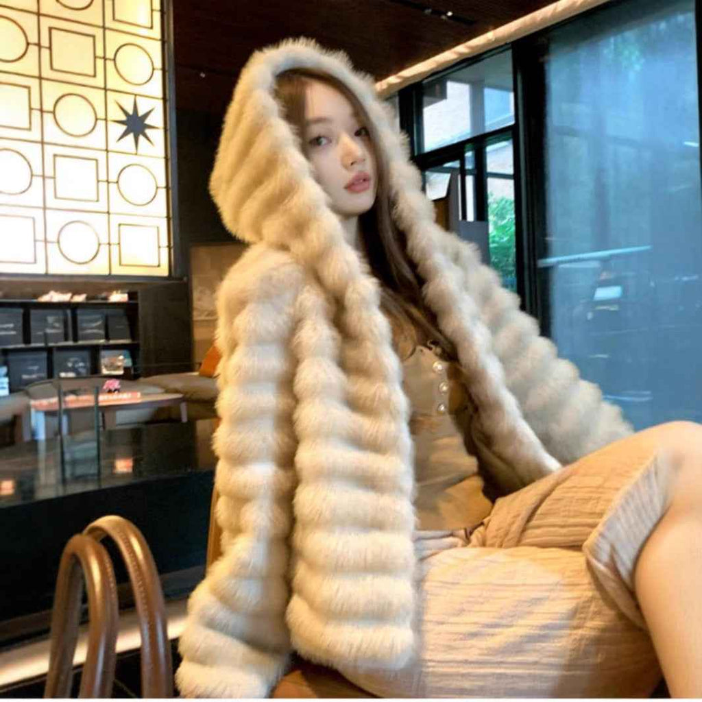 Mink fur mink short hooded jacket for women
