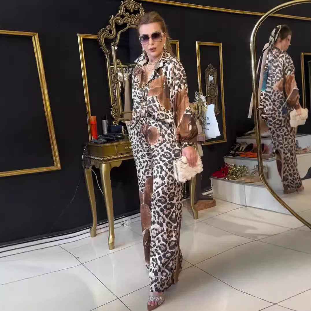 Two piece set of printed top and pants for socialites