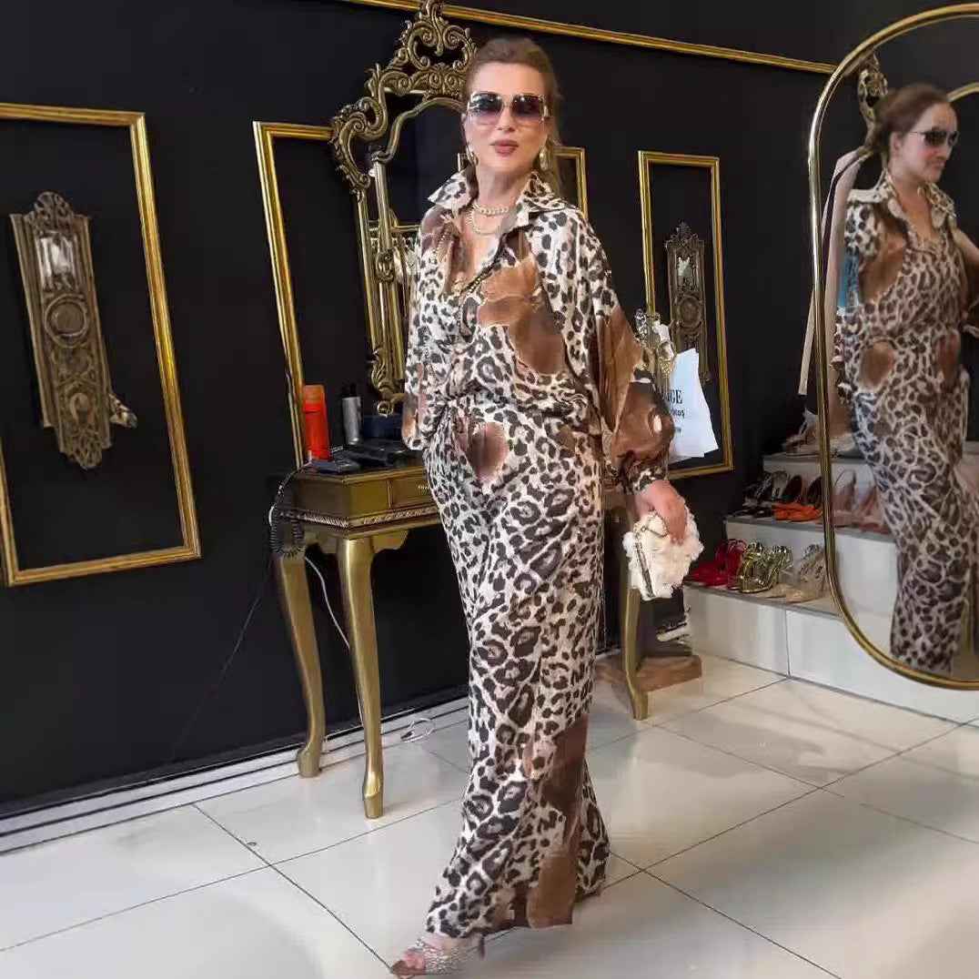 Two piece set of printed top and pants for socialites