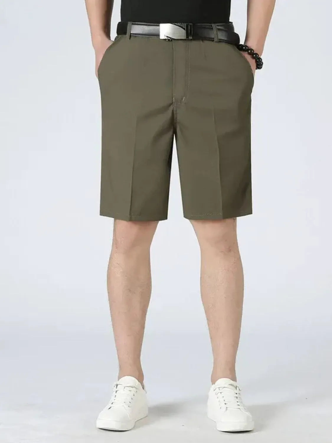 Men's Loose Fit Pocketed Shorts.