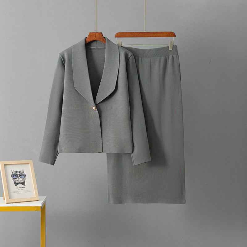 Two piece set of top and hip hugging skirt