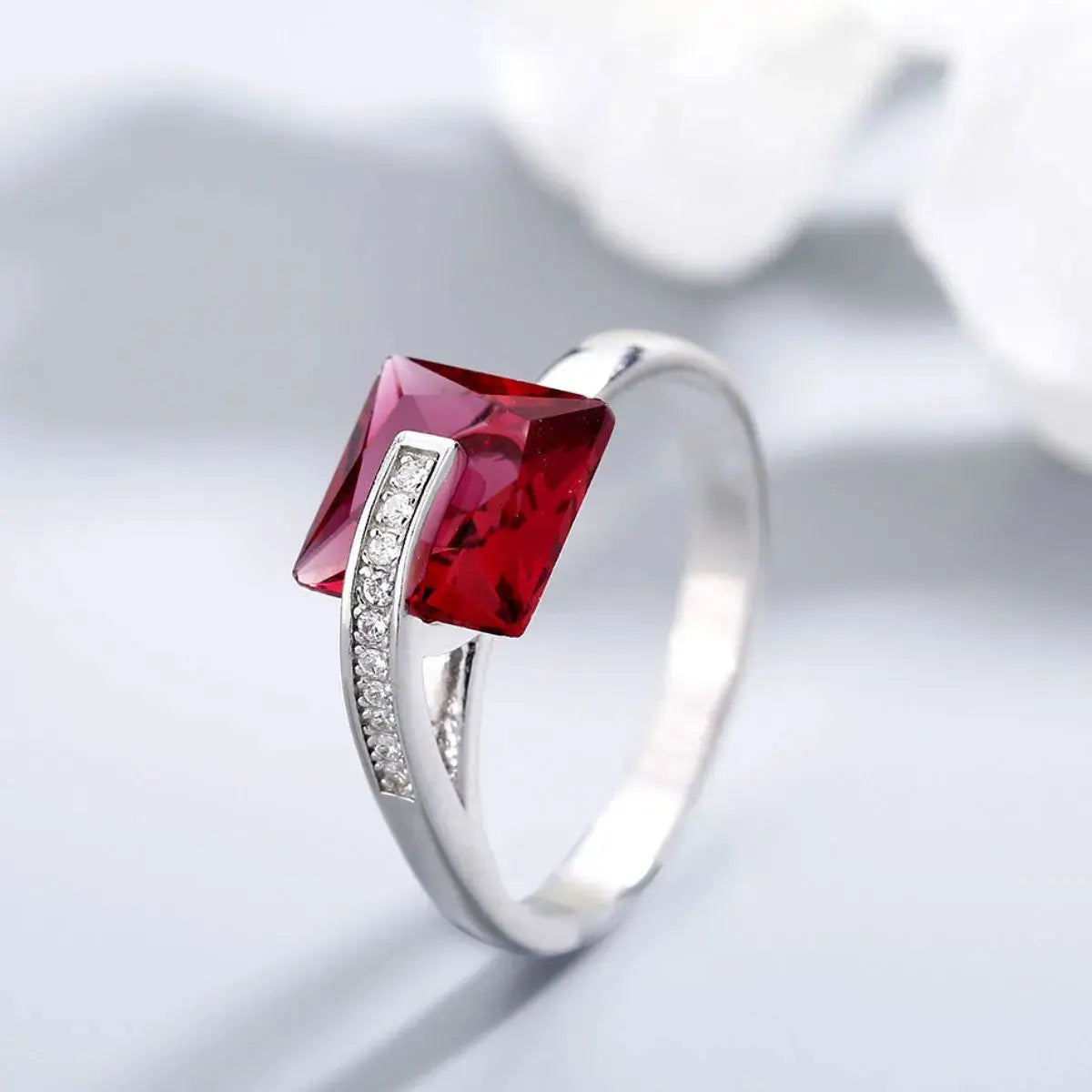 925 Sterling Silver Inlaid Zircon Ring.