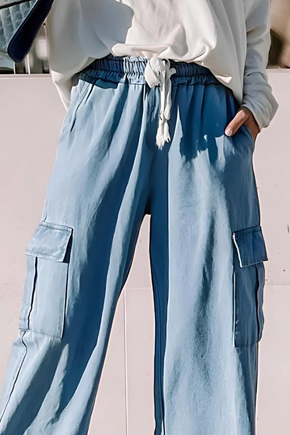 women Cargo Pocket Wide Leg Jeans.