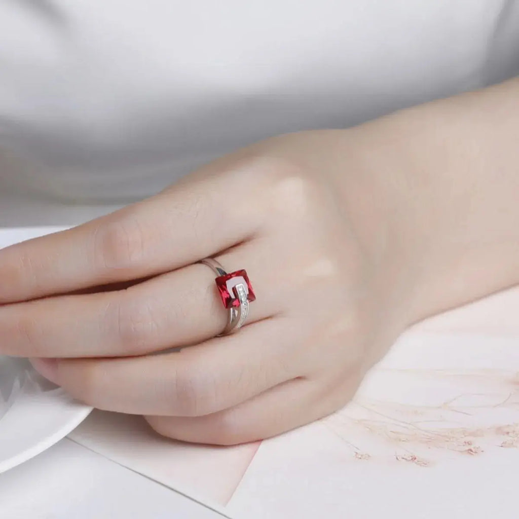 925 Sterling Silver Inlaid Zircon Ring.