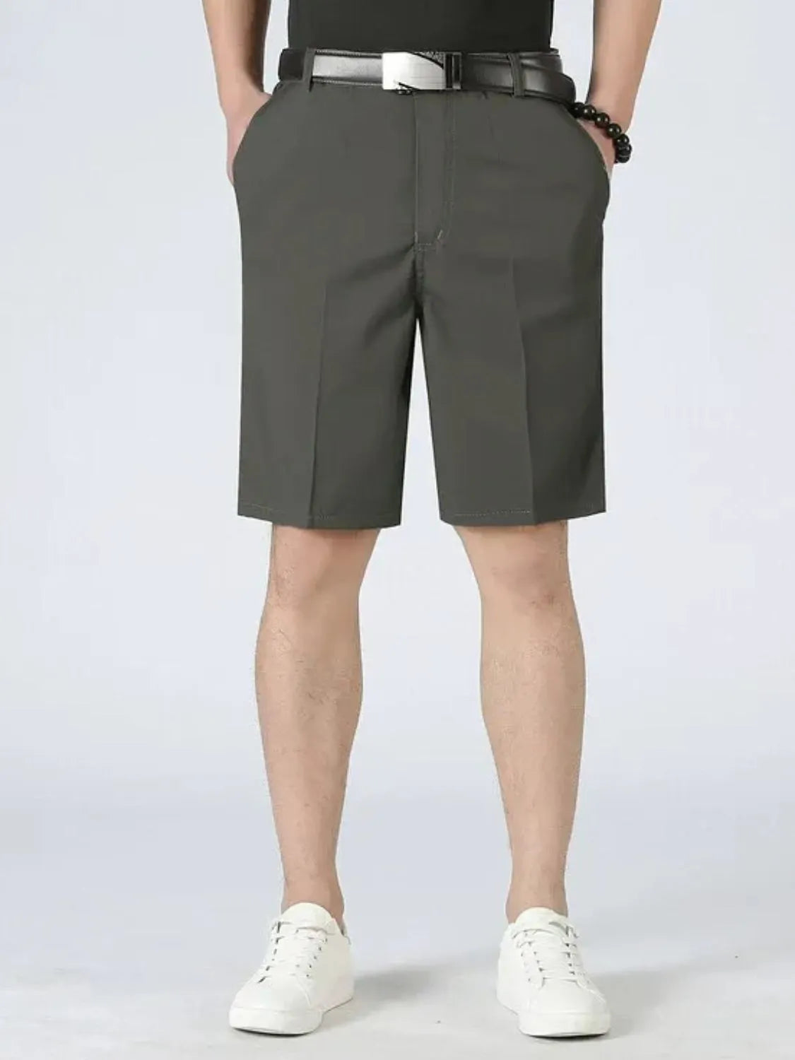 Men's Loose Fit Pocketed Shorts.