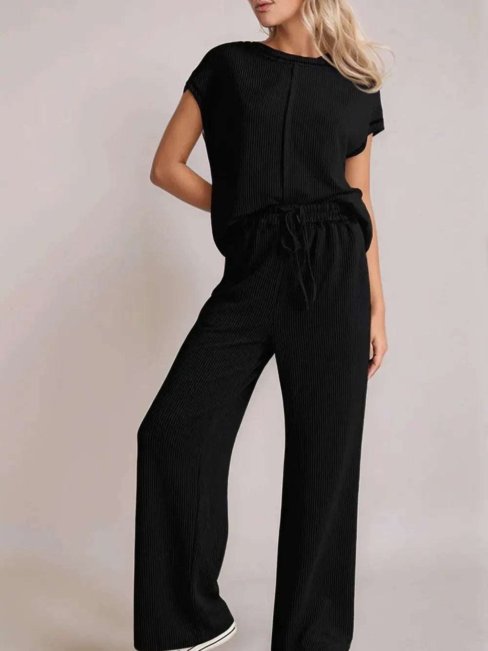 WOMEN Top and Pants Set.