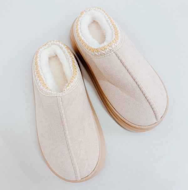 Cozy Cloud Slippers – Soft Lined Winter Comfort