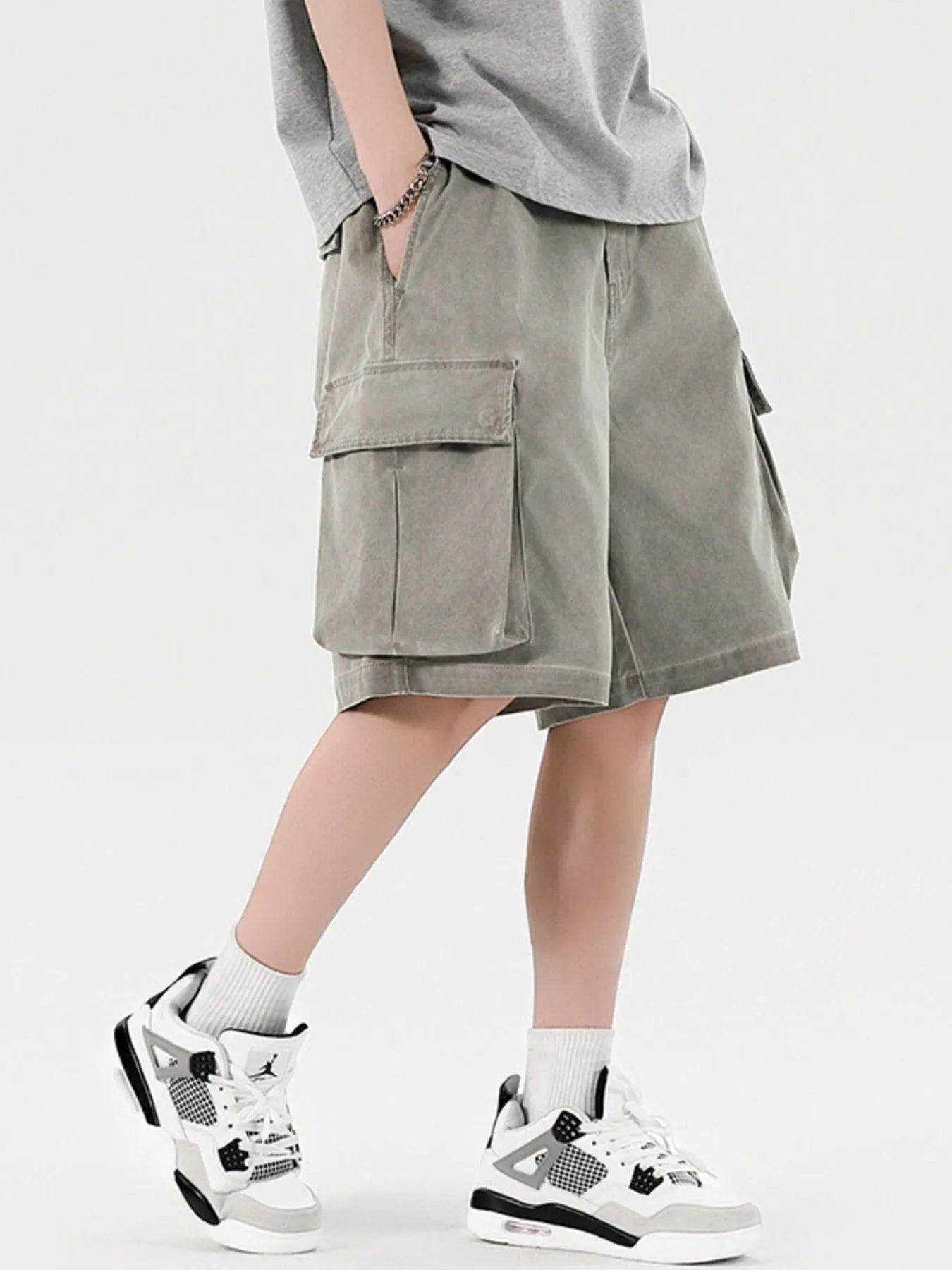 Men's Elastic Waistband Cargo Shorts.