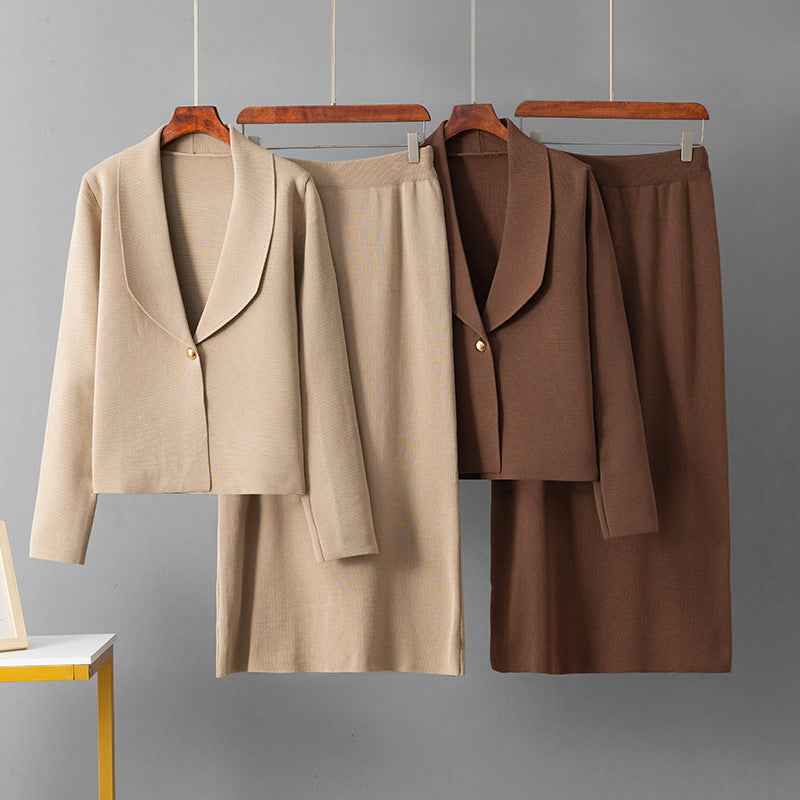 Two piece set of top and hip hugging skirt