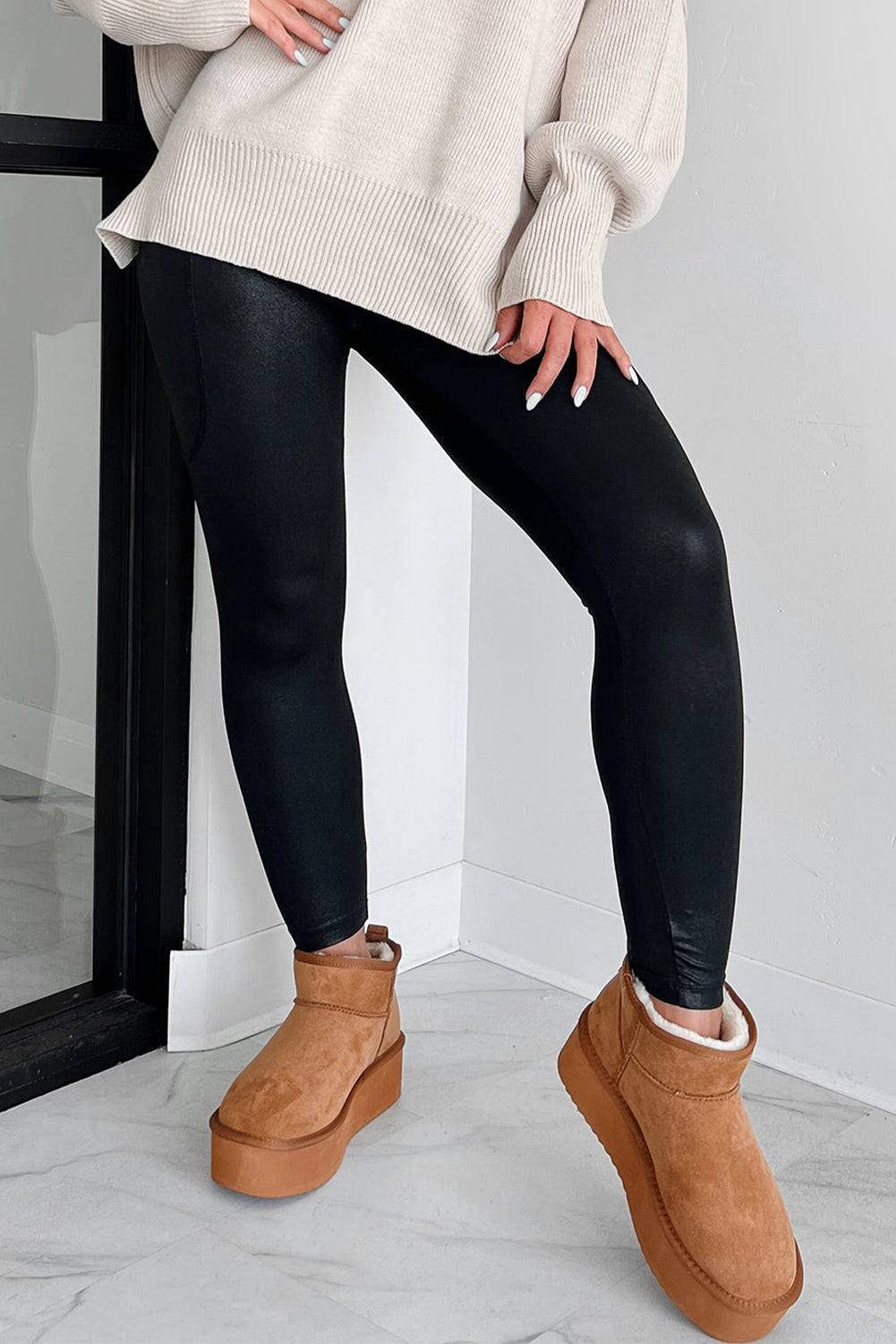 Black V Crossover High Waist Pocketed Leggings Dear-Lover Dropshipping