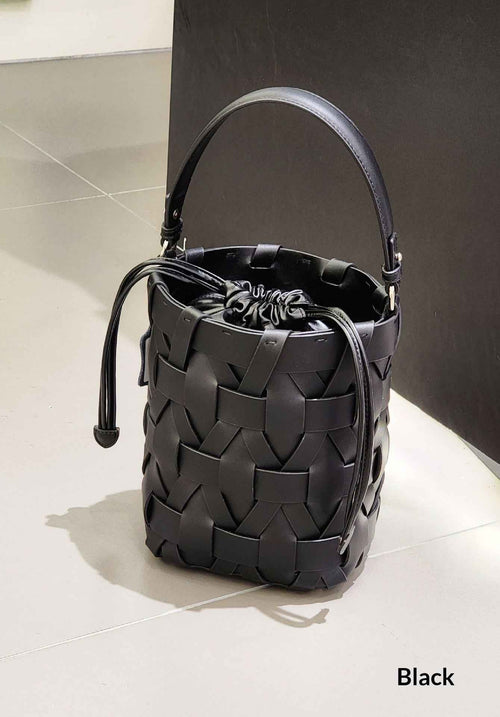 A Versatile And Casual Hand-held Crossbody Bag