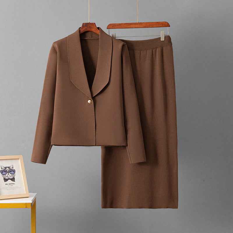 Two piece set of top and hip hugging skirt