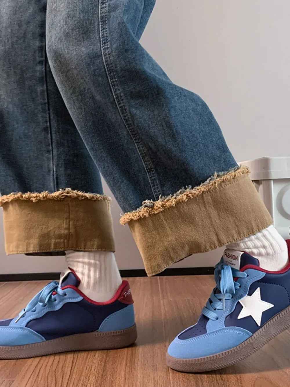 Contrast Star Lace-Up Athletic Sneakers