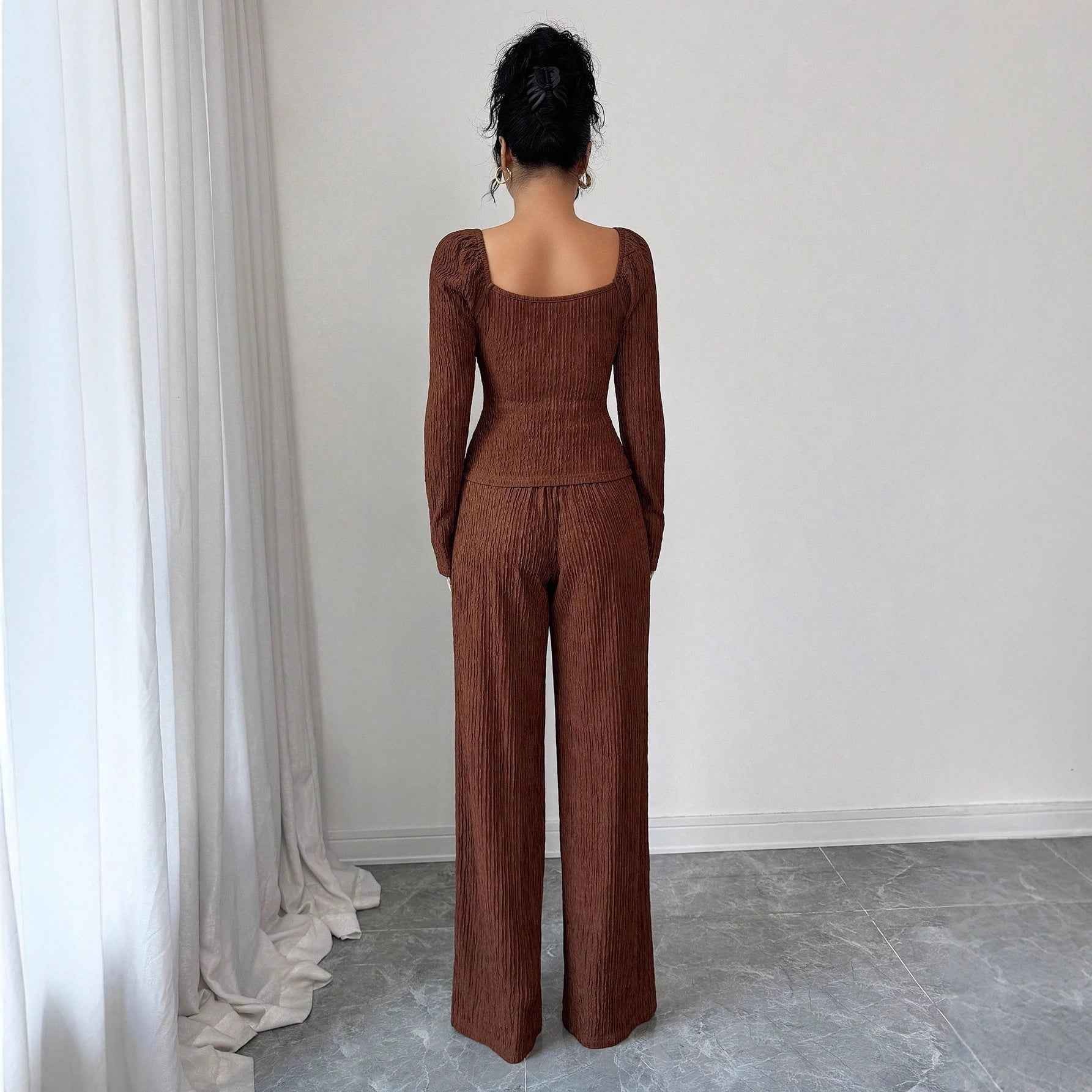 Solid color square neck slim fit set for women