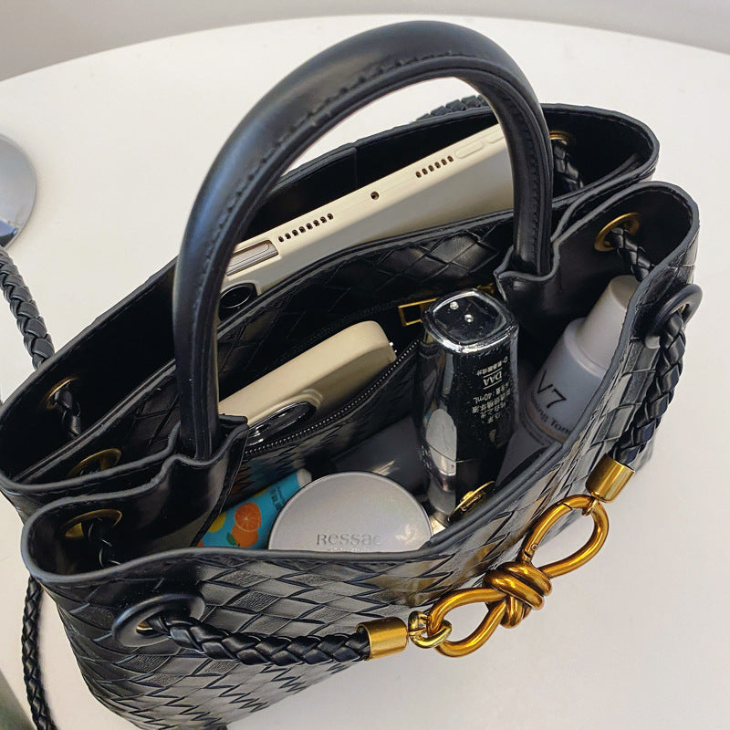 Metal rope buckle woven shoulder bag, fashionable, versatile, retro, commuter bag for women. eprolo