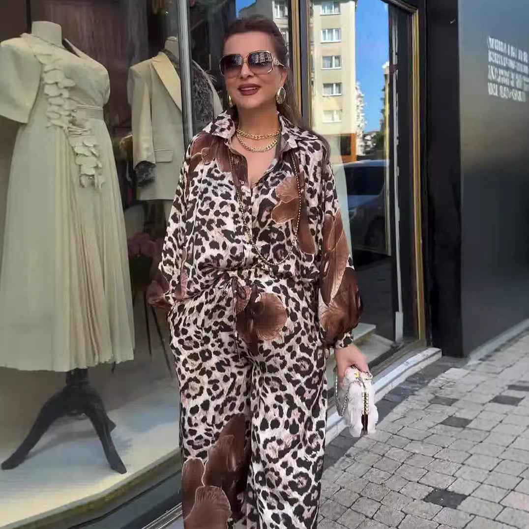 Two piece set of printed top and pants for socialites