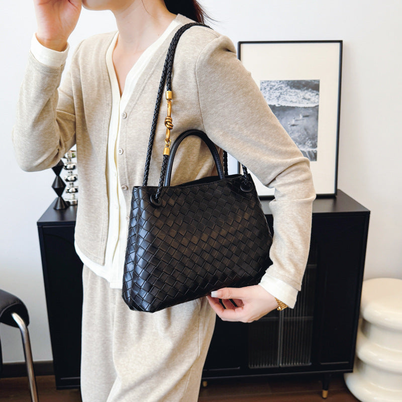 Metal rope buckle woven shoulder bag, fashionable, versatile, retro, commuter bag for women. eprolo
