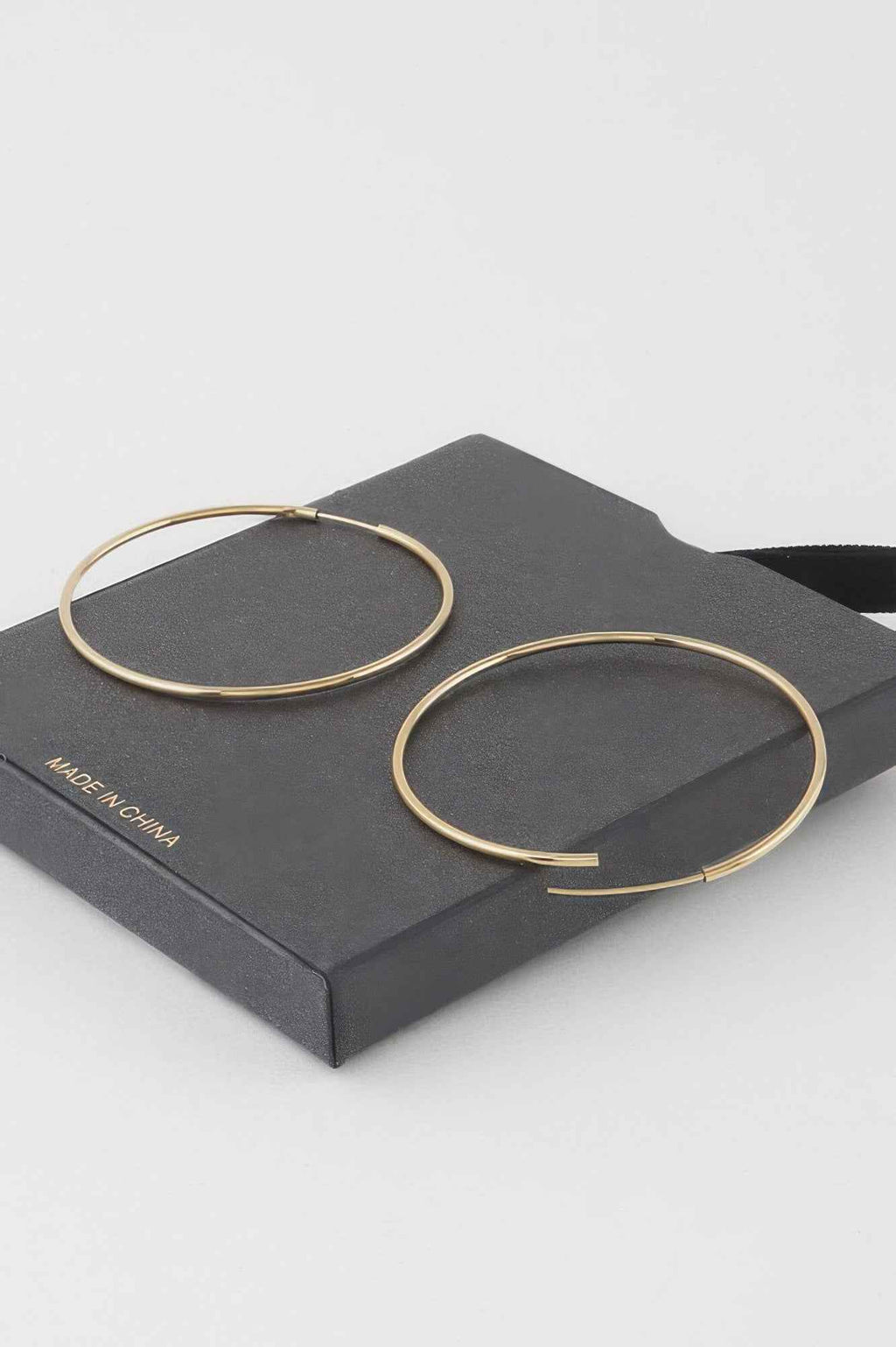 Minimal Delicate Hoop Earrings