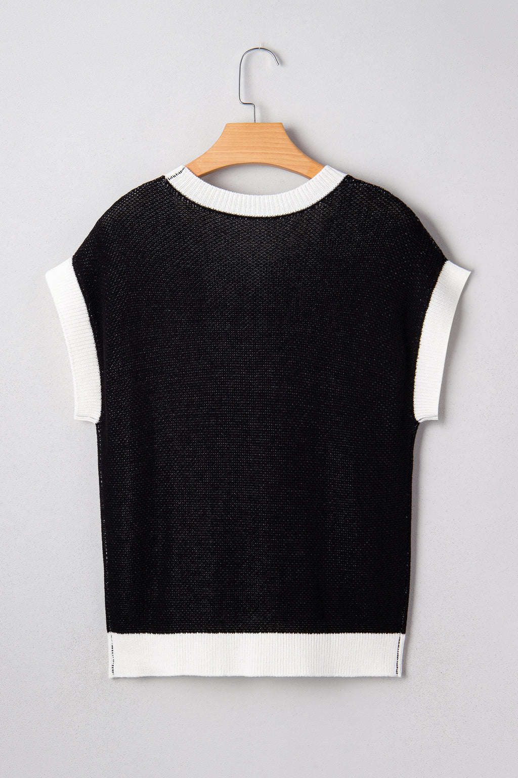 Black Horse Shoe Pattern Contrast Trim Short Sleeve Sweater