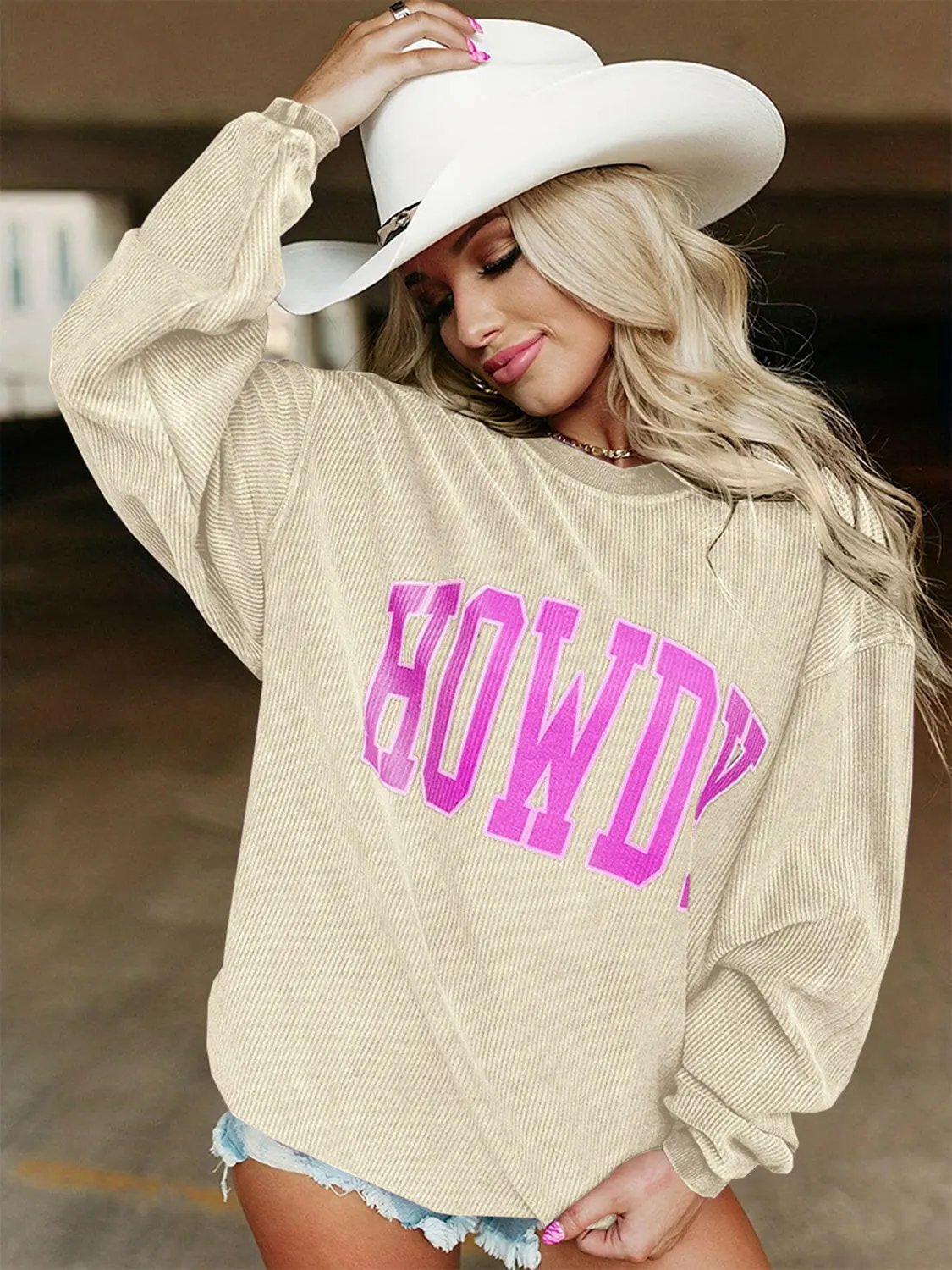 Full Size HOWDY Graphic Round Neck Sweatshirt.