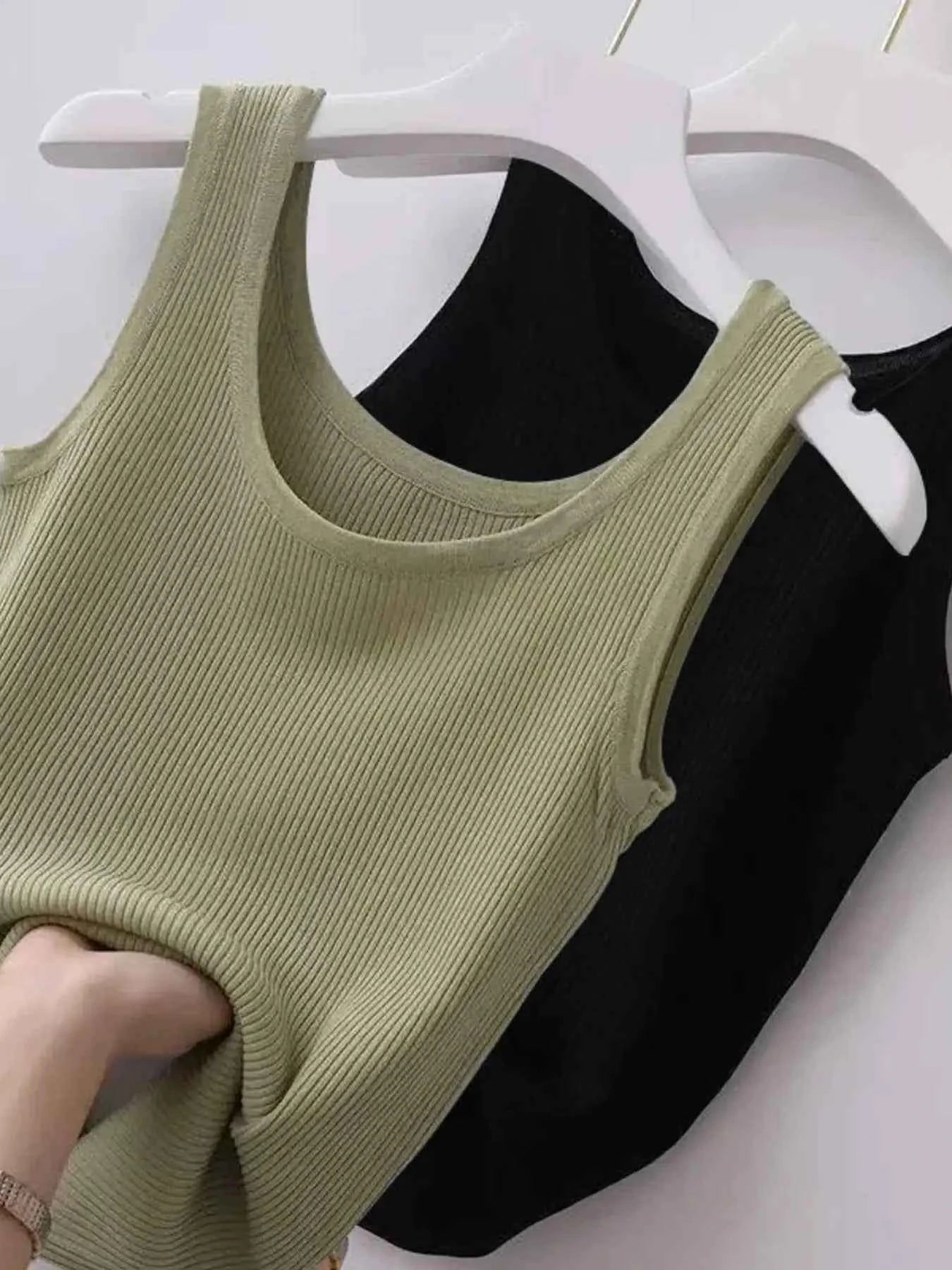 Plus Size Ribbed Knit Scoop Neck Tank Top.